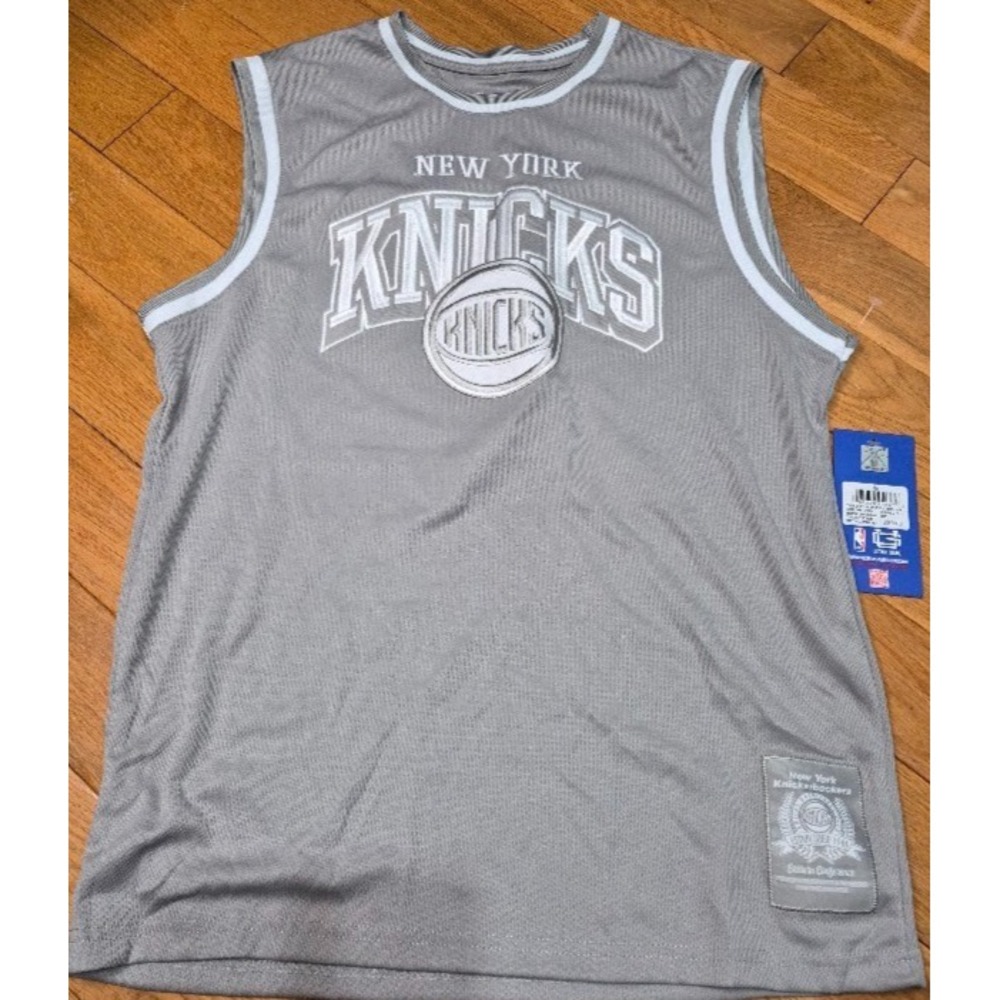 New York Knicks NBA Buck Up Tank Top Jersey Mens Medium Grey/White Embroided NEW